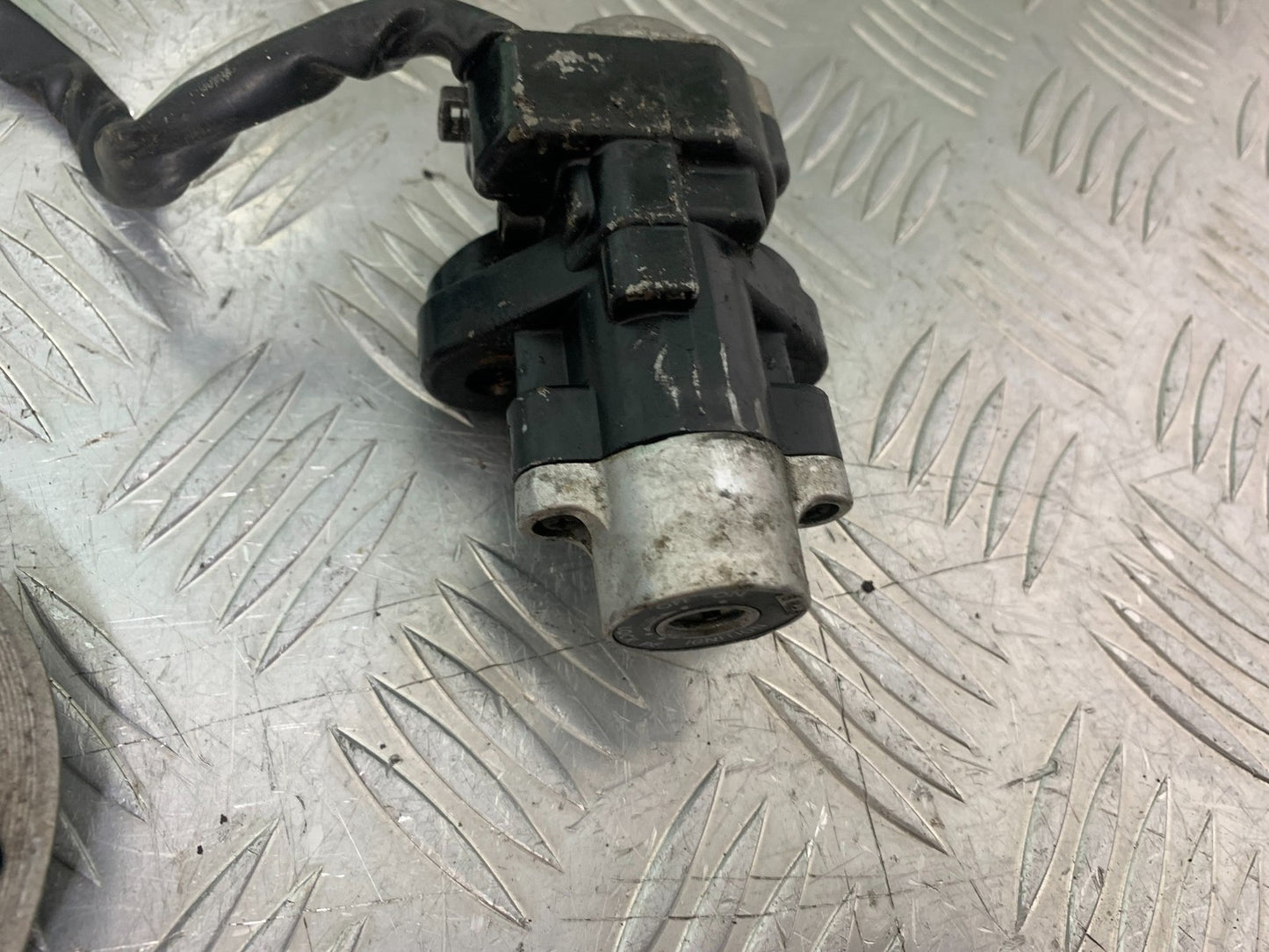 SUZUKI GSF600 GSF 600 BANDIT LOCKS AND KEYS   2000-2004 (CMB1269)