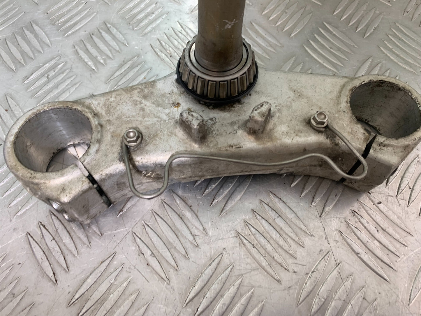 TRIUMPH T509 SPEED TRIPLE BOTTOM YOKE   YEAR 1997-1998 (CMB1144)