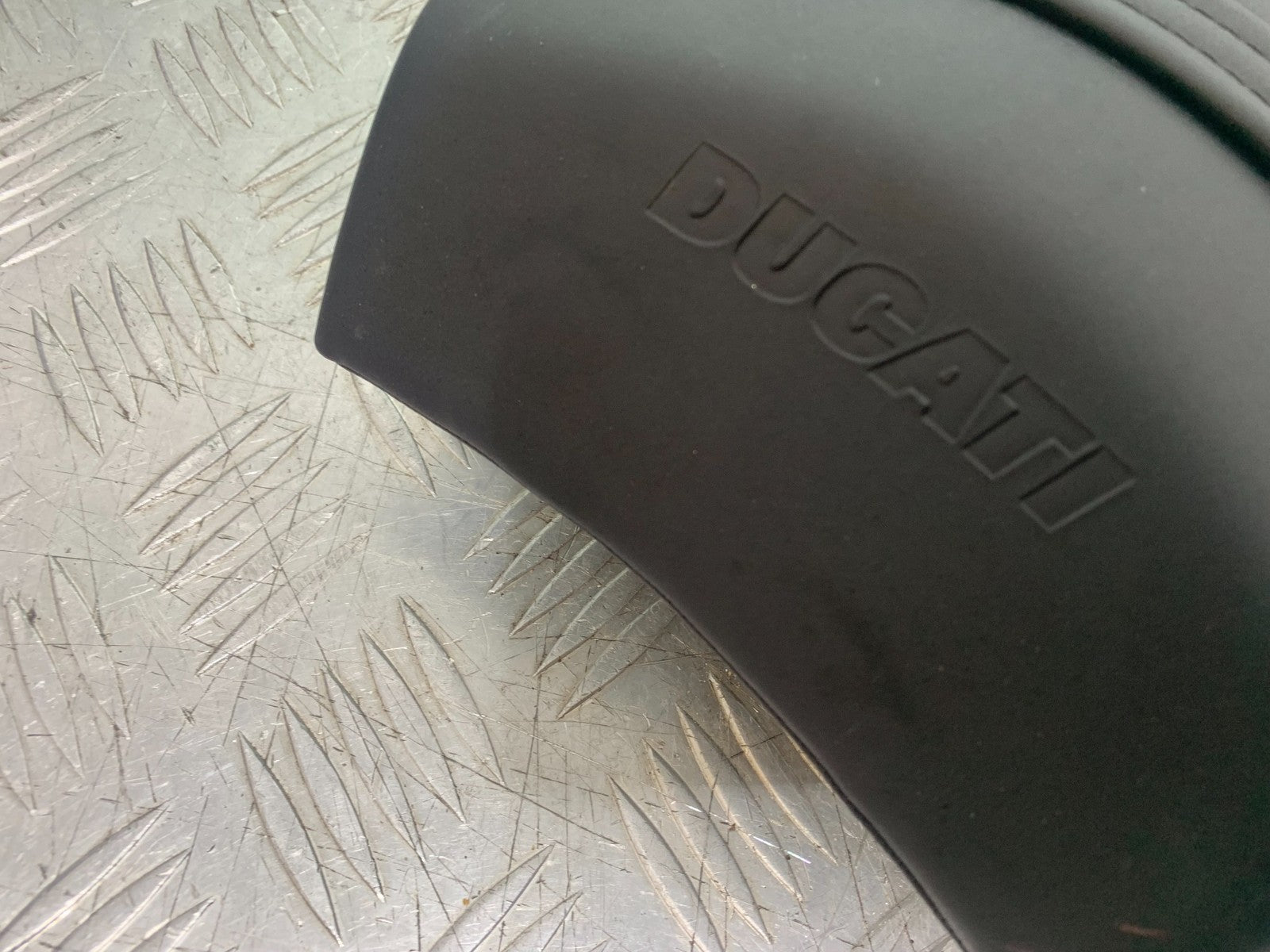 DUCATI 1198 S REAR SEAT  YEAR 2009-2011 (CMB1219)
