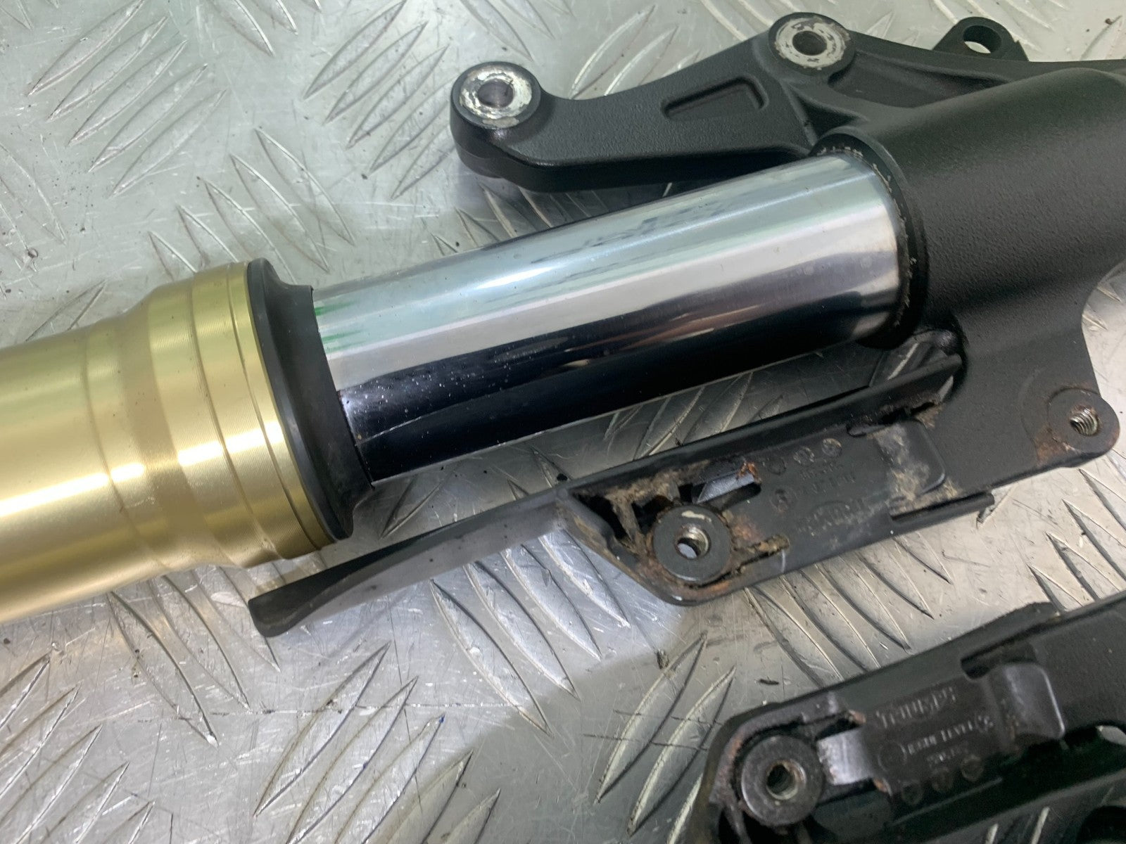 TRIUMPH 675 STREET TRIPLE FORKS  2013-2016 (CMB1186)