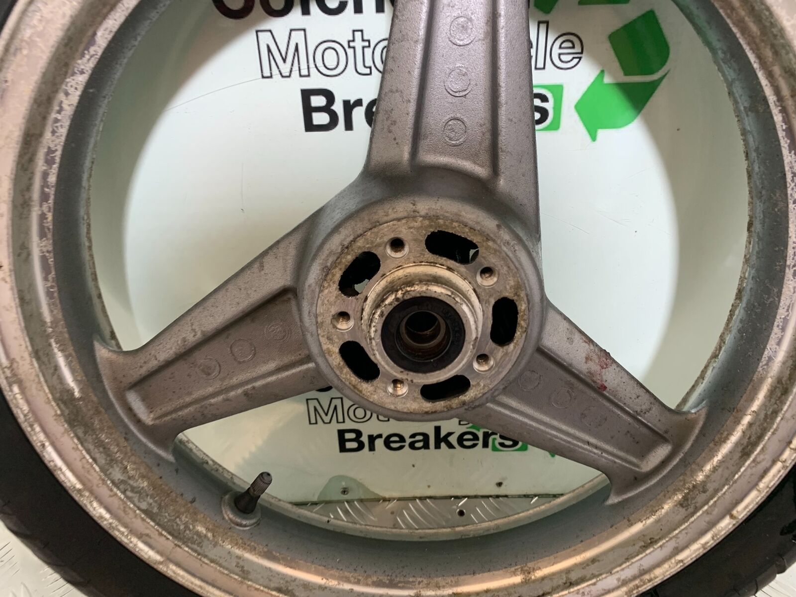 KAWASAKI ZR 750 ZEPHYR FRONT WHEEL  YEAR 1991-95 (CMB1008)