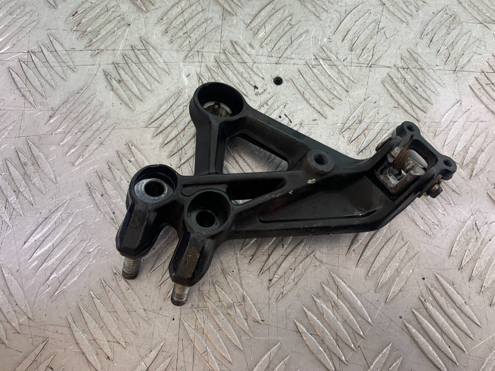 KTM DUKE 125 FRONT LEFT HANGER  YEAR 2017-2022 (CMB1222)