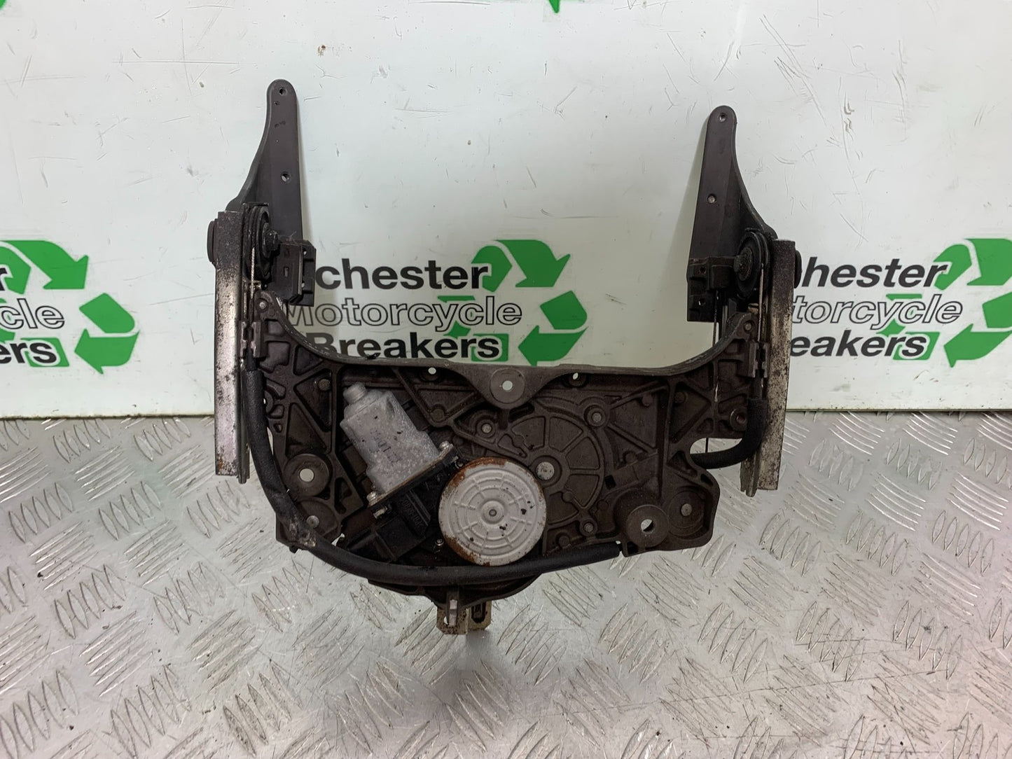 KAWASAKI GTR1400 GTR 1400 SCREEN MOTOR AND BRACKET  YEAR 2007-2009 (CMB1306)