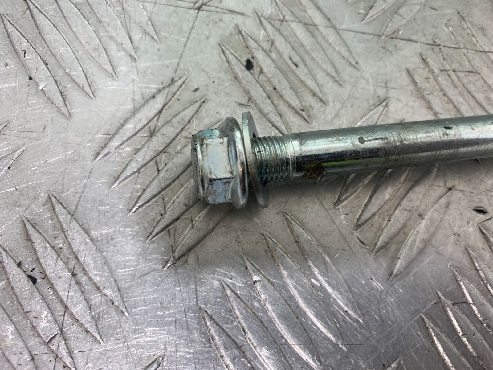 PIONEER NEVADA XF125 SWINGARM SPINDLE   YEAR 2009 (CMB1214)