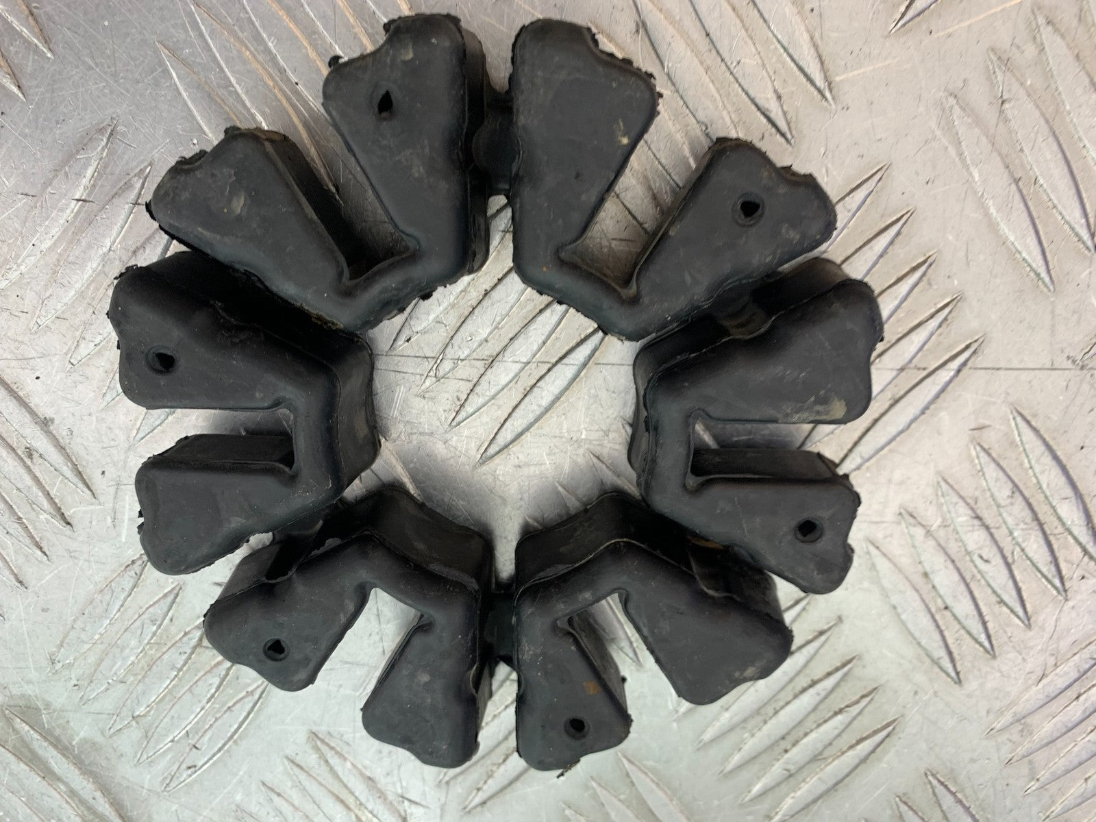KTM 125 DUKE CUSH DRIVE RUBBERS  YEAR 2018-2023 (CMB1185)