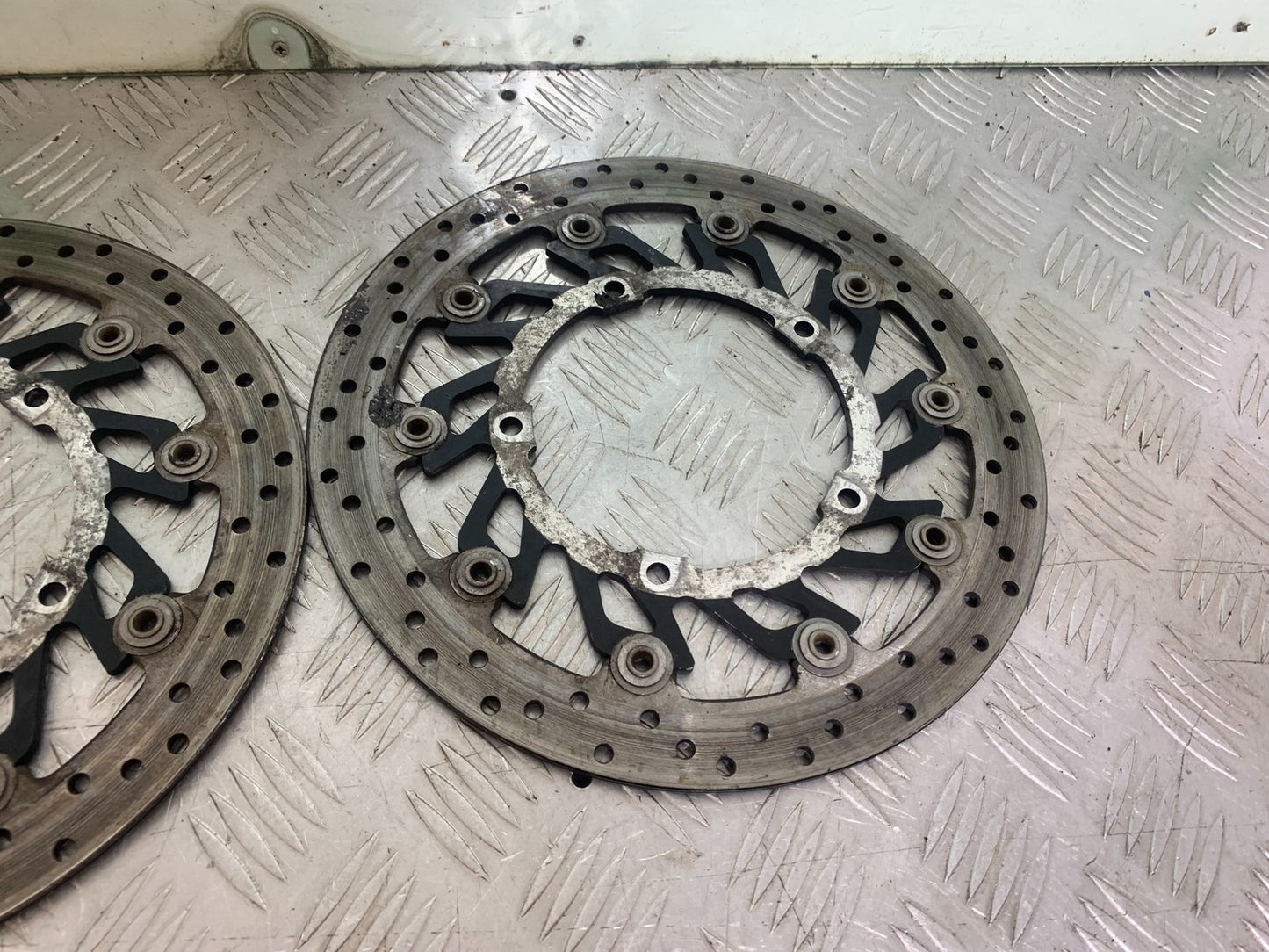 YAMAHA YZF R1 14 B BIG BANG FRONT BRAKE DISCS   2009-14 (CMB1175)