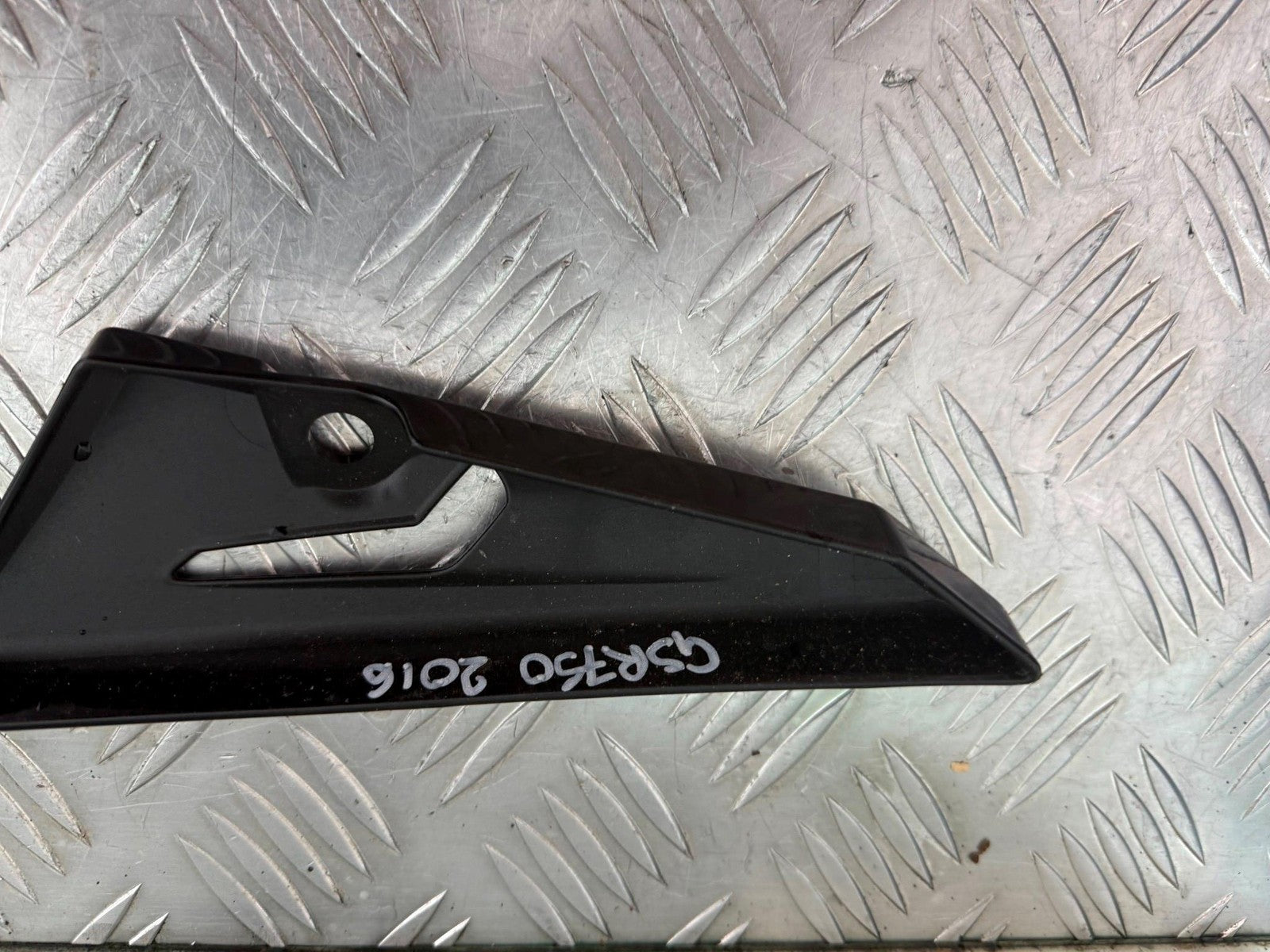 SUZUKI GSR750 GSR 750 LEFT FAIRING TRIM INFILL COWLING UNDER YEAR 2011 - 2018