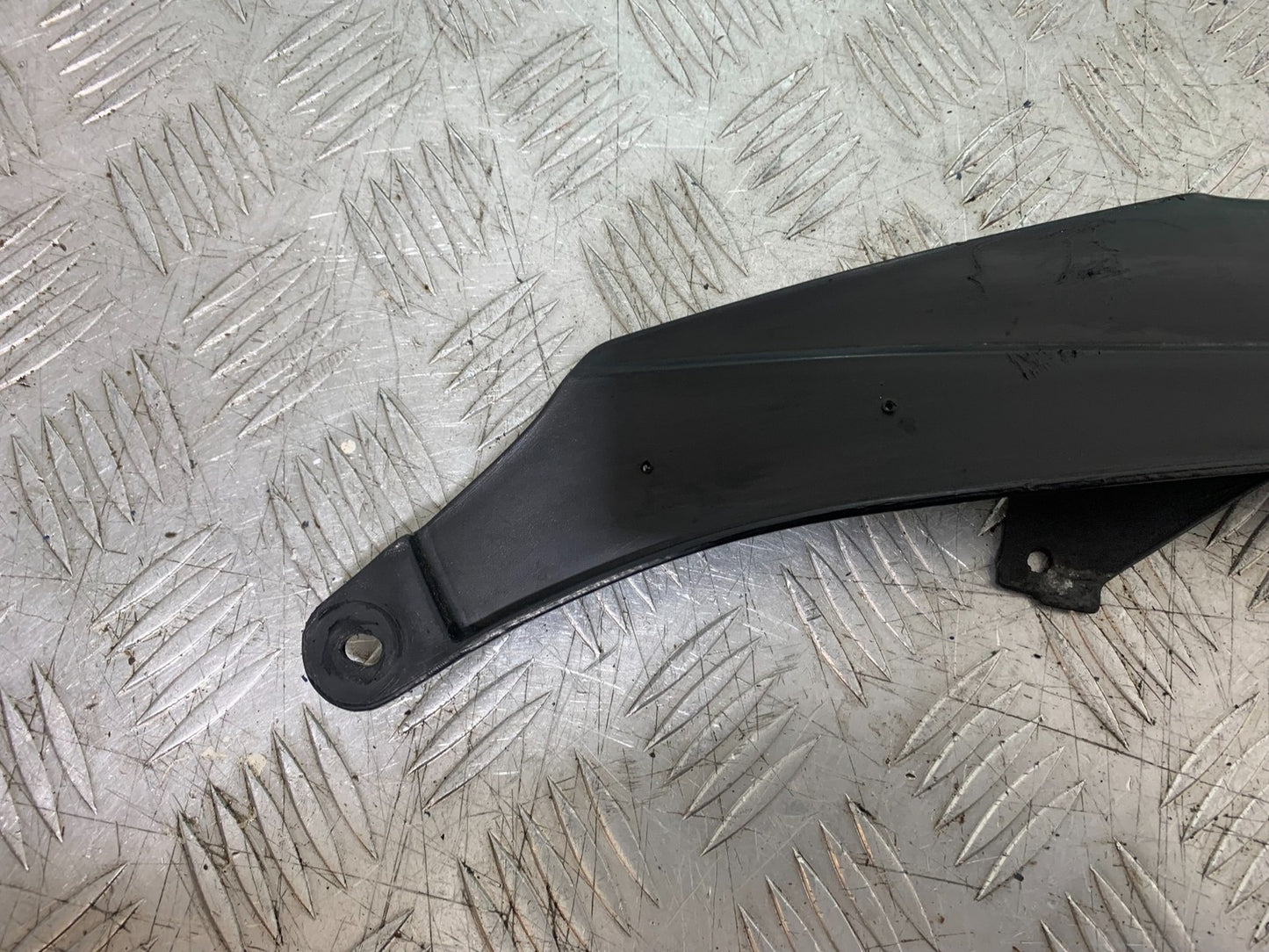 KAWASAKI ZZR1100 D CHAIN GUARD  YEAR 1993-2001 (CMB1289)
