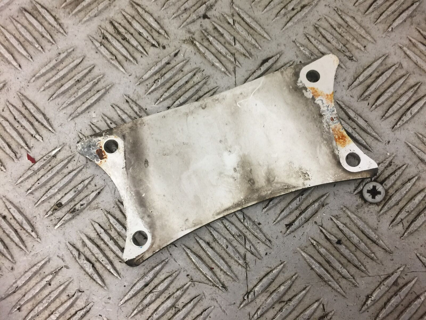 YAMAHA XJ900 XJ 900 DIVERSION MUDGUARD BRACE YEAR 1994-2002 STOCK 488)