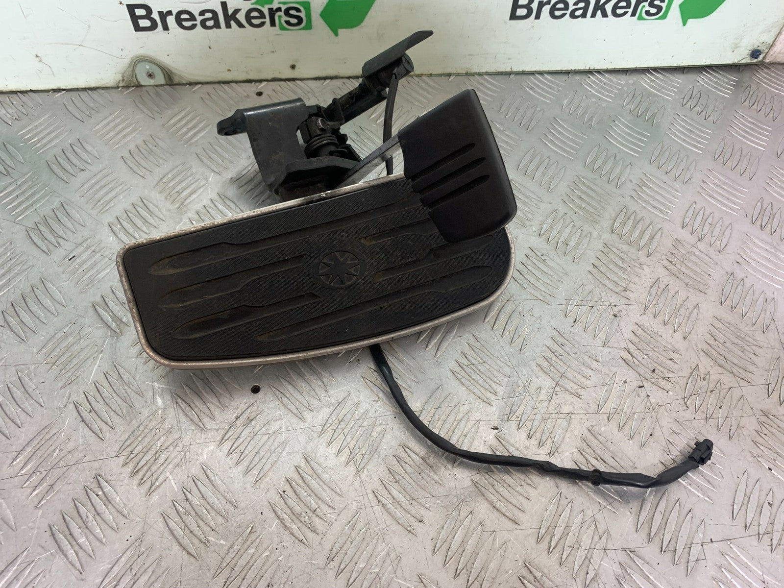 YAMAHA XVS 1300 MIDNIGHT STAR RIGHT FOOTBOARD   YEAR 2007-16 (CMB1200)