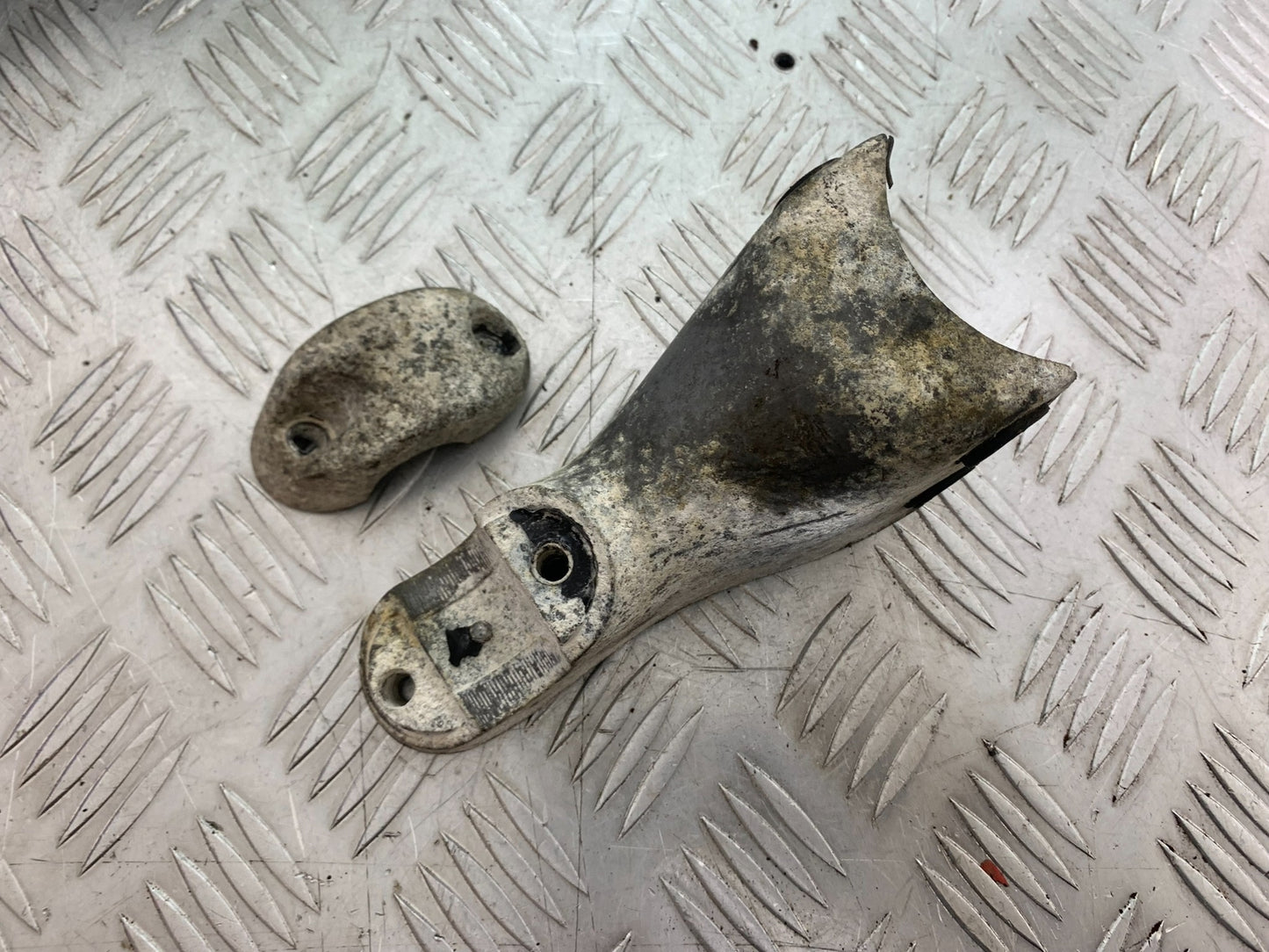 TRIUMPH T509 SPEED TRIPLE HEADLIGHT BRACKET  YEAR 1997-1998 (CMB1144)