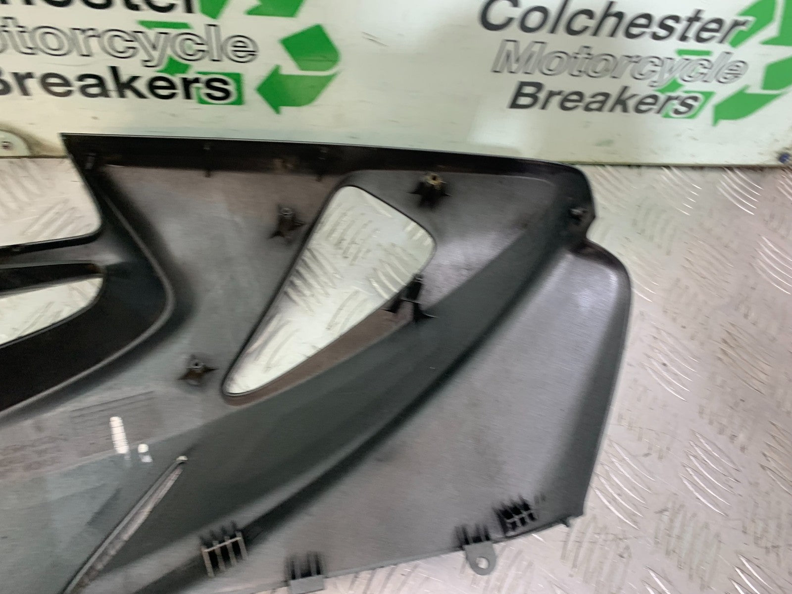 HONDA CBF600 CBF 600 RIGHT FAIRING  YEAR 2004-07  (CMB1305)