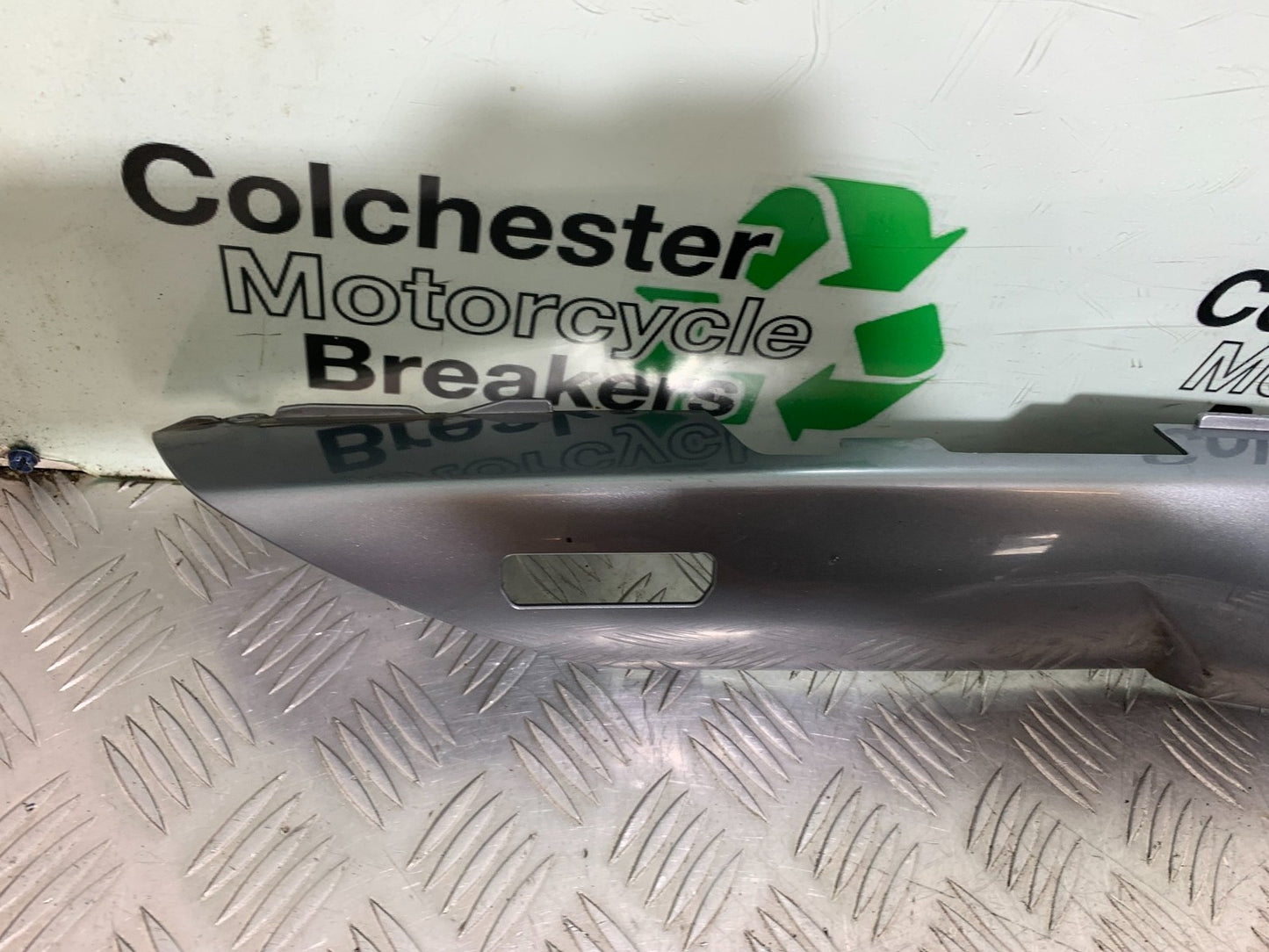 KAWASAKI GTR1400 GTR 1400 RIGHT SEAT PANEL  YEAR 2007-2009 (CMB1306)