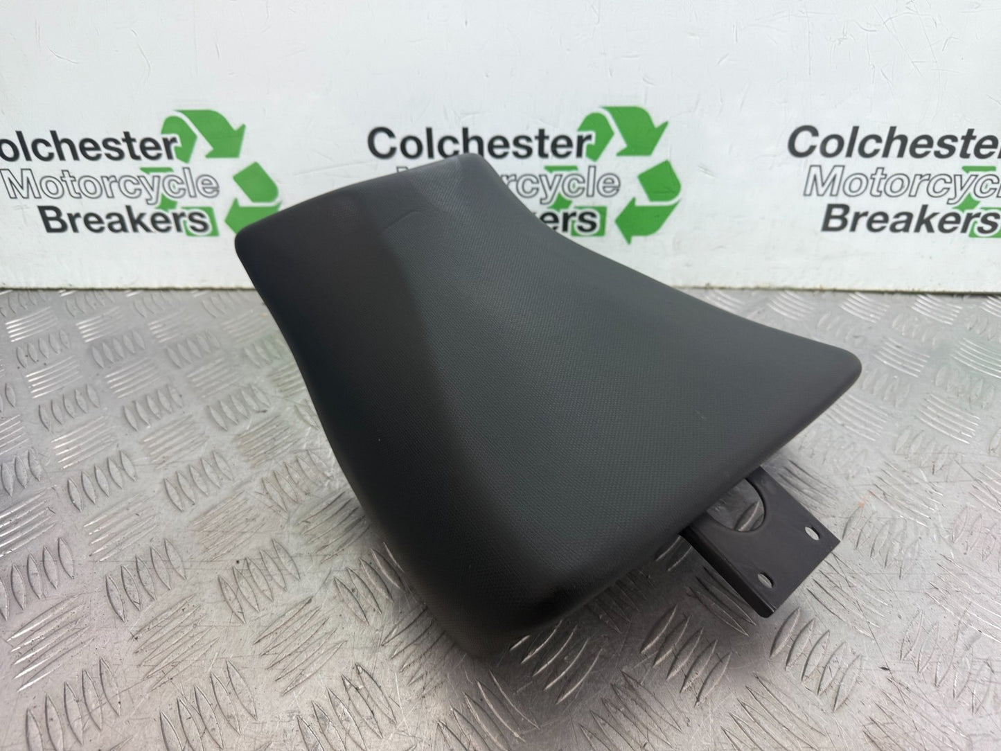 SUZUKI GSF650 GSF 650 BANDIT FRONT SEAT YEAR 2005-2008