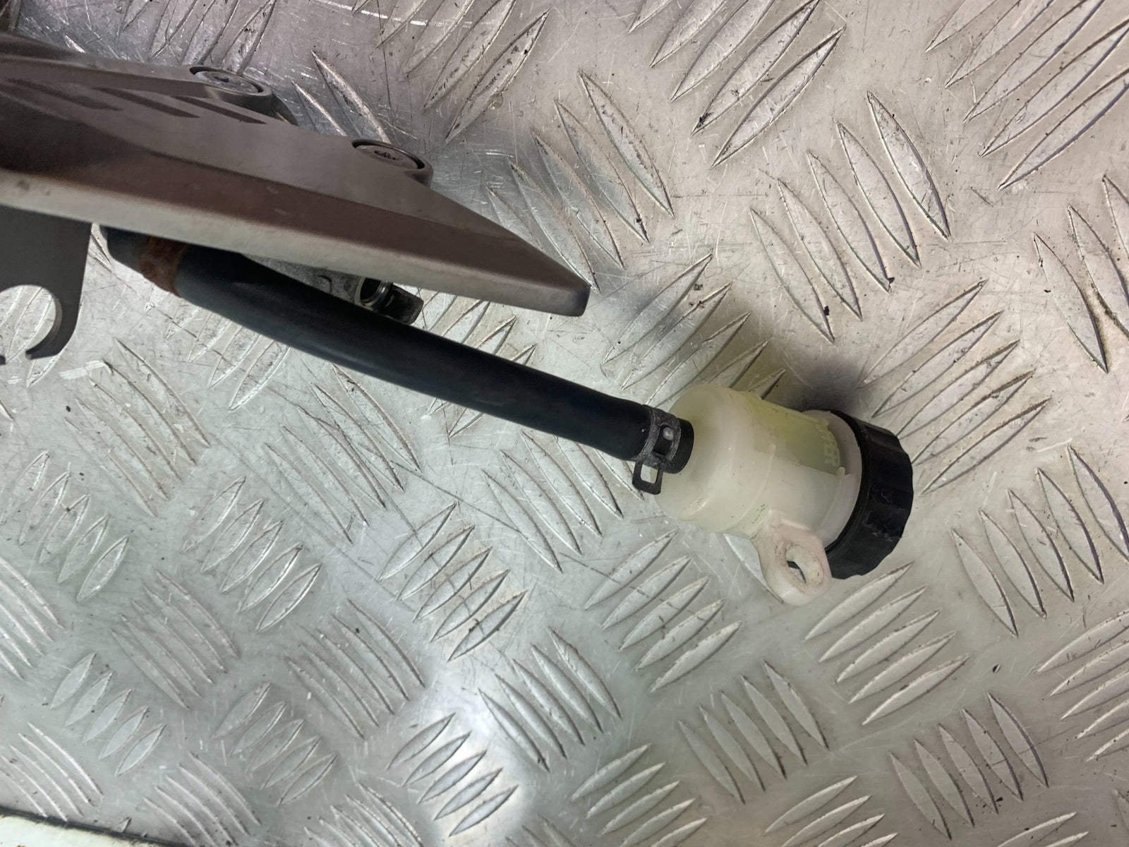 KAWASAKI Z125 Z 125 FRONT RIGHT HANGER  YEAR  2018-2023 (CMB1167)