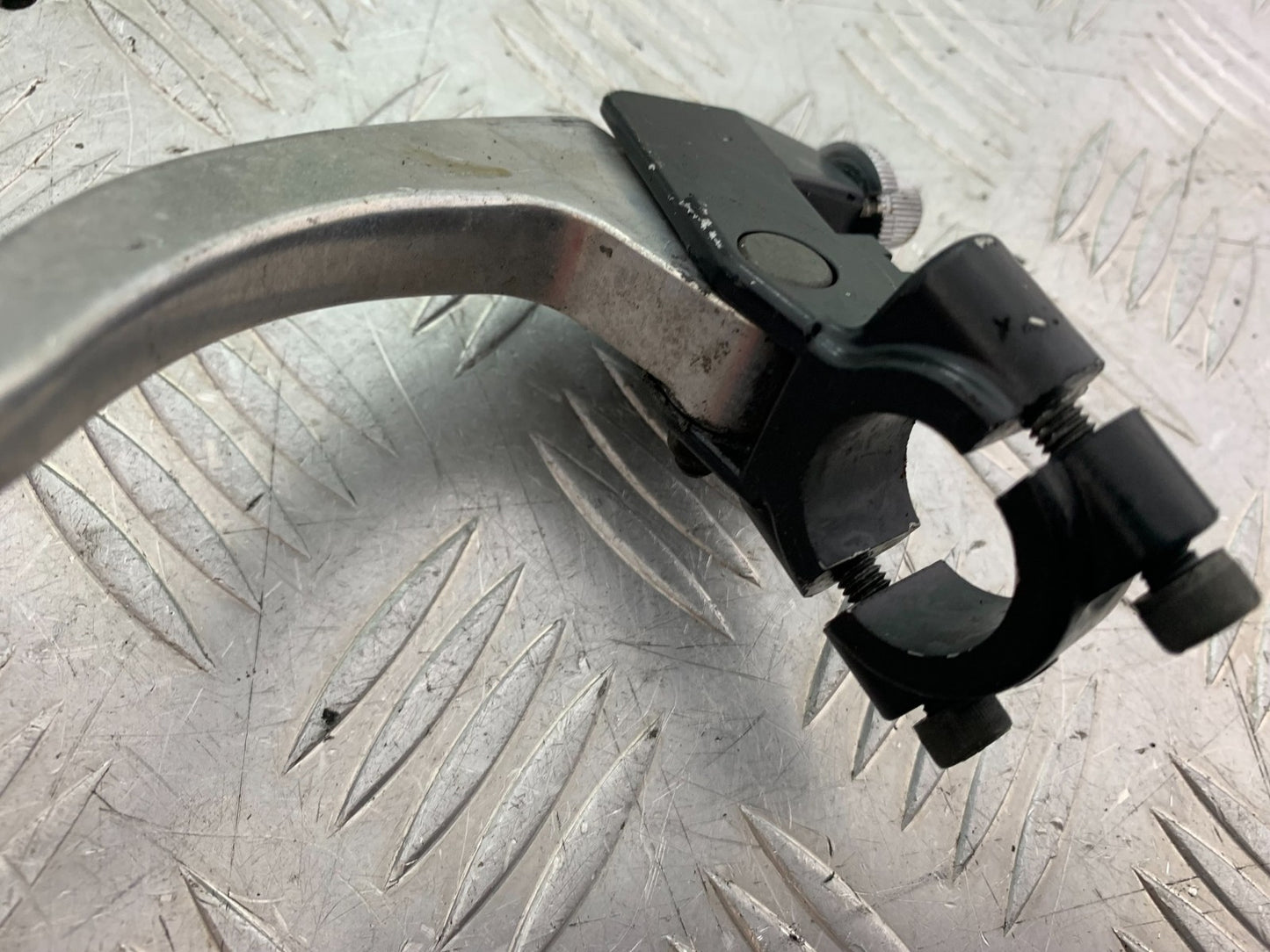 TRIUMPH 955i SPRINT ST CLUTCH LEVER AND BRACKET YEAR 1999-04 (CMB1230)