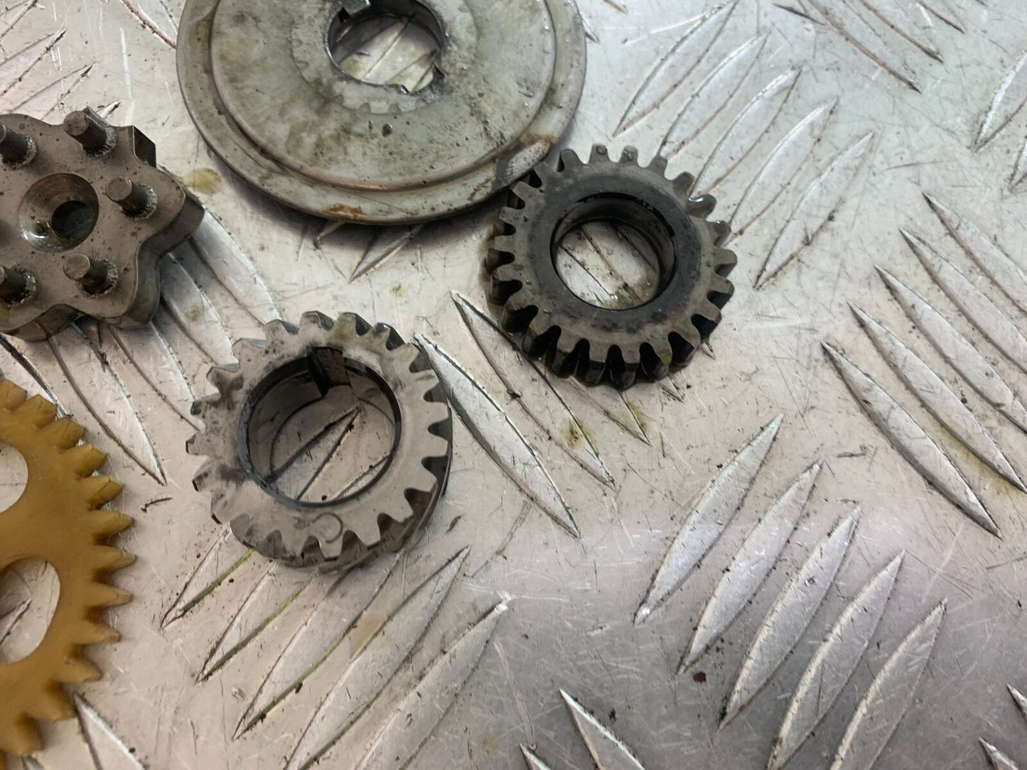 YAMAHA XT125 X XT 125 X ENGINE GEARS AND PARTS    2005-2011 (CMB1097)