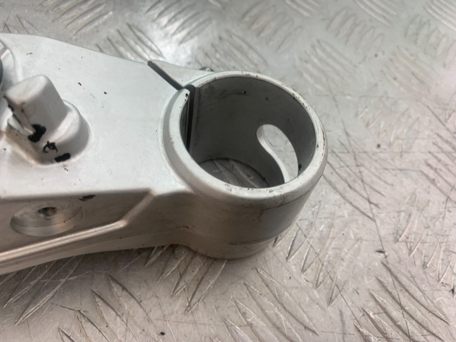 APRILIA SL750 SL 750 SHIVER BOTTOM YOKE YEAR 2008-2016 (CMB1242)