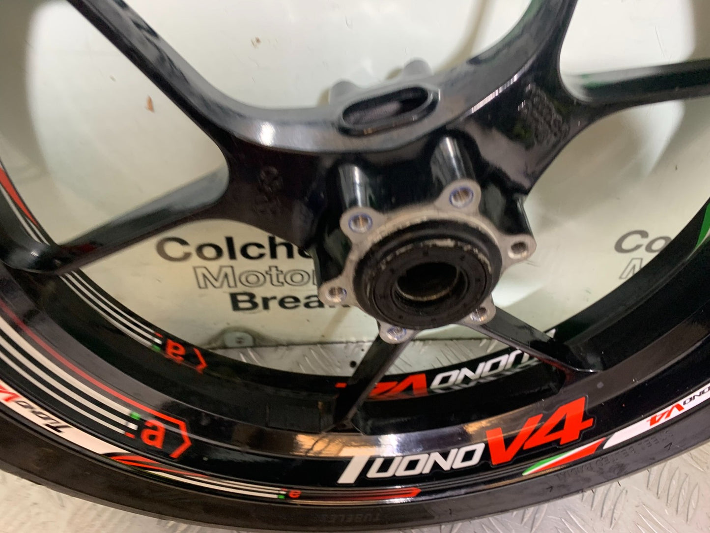 APRILIA TUONO 1000 V4R FRONT WHEEL YEAR 2011-13  (CMB1316)