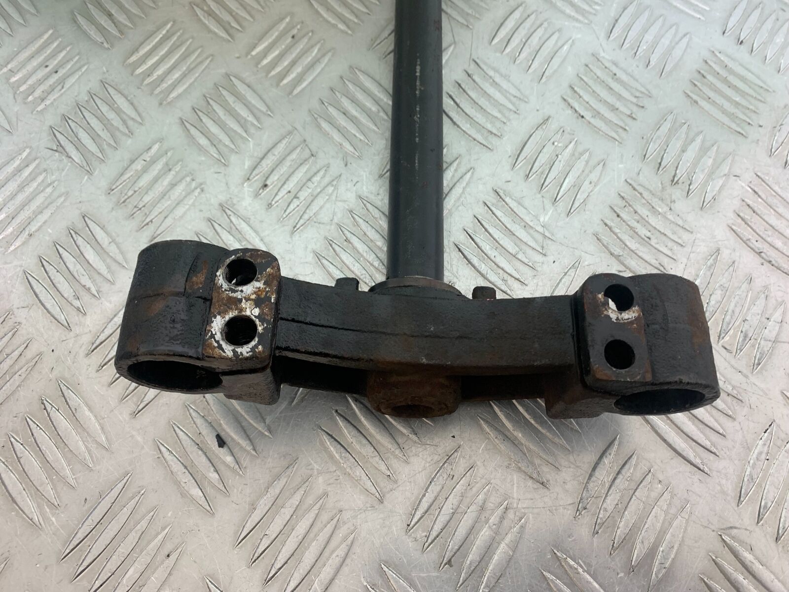 LEXMOTO MATADOR 125 JJ125T-17 BOTTOM YOKE (CMB1115)