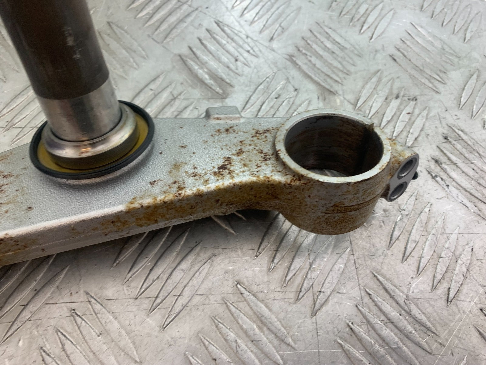SUZUKI GSR600 GSR 600 BOTTOM YOKE   2006-2010 (CMB1177)