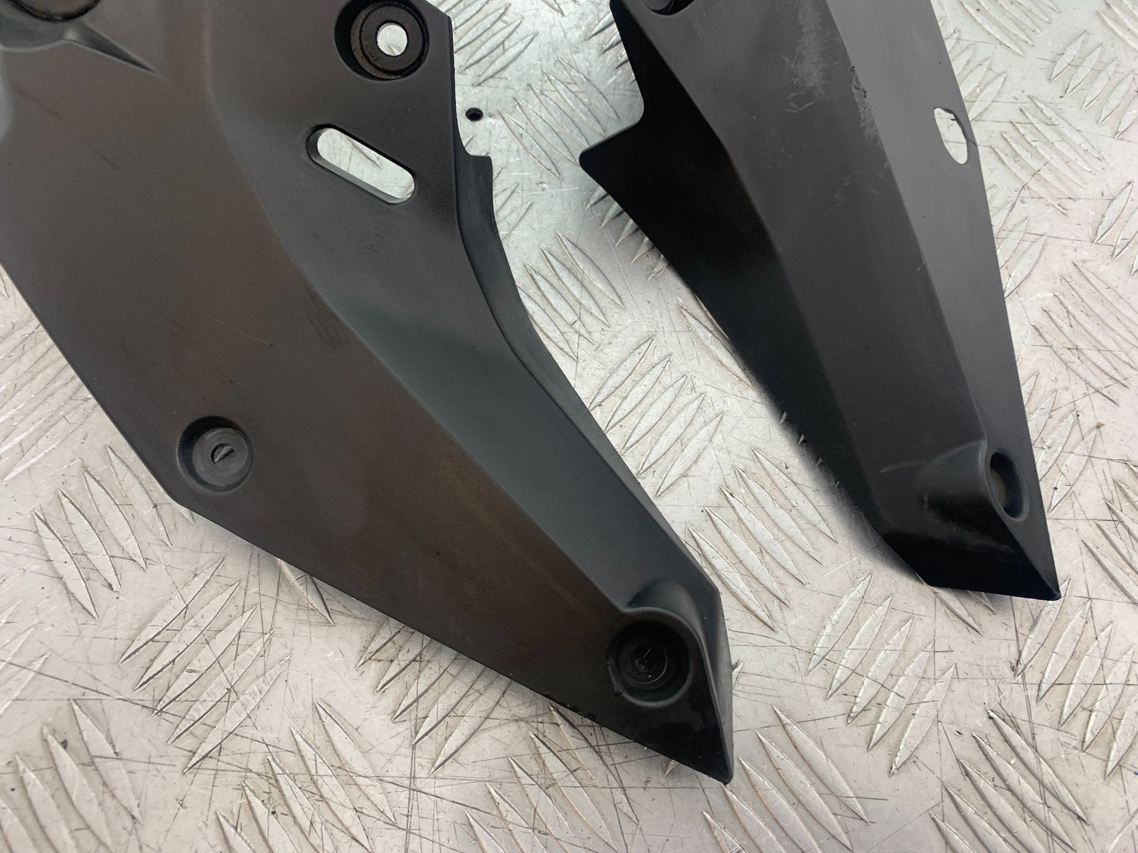 KTM DUKE 125 LEFT AND RIGHT INFILLS  YEAR 2017-2022 (CMB1222)