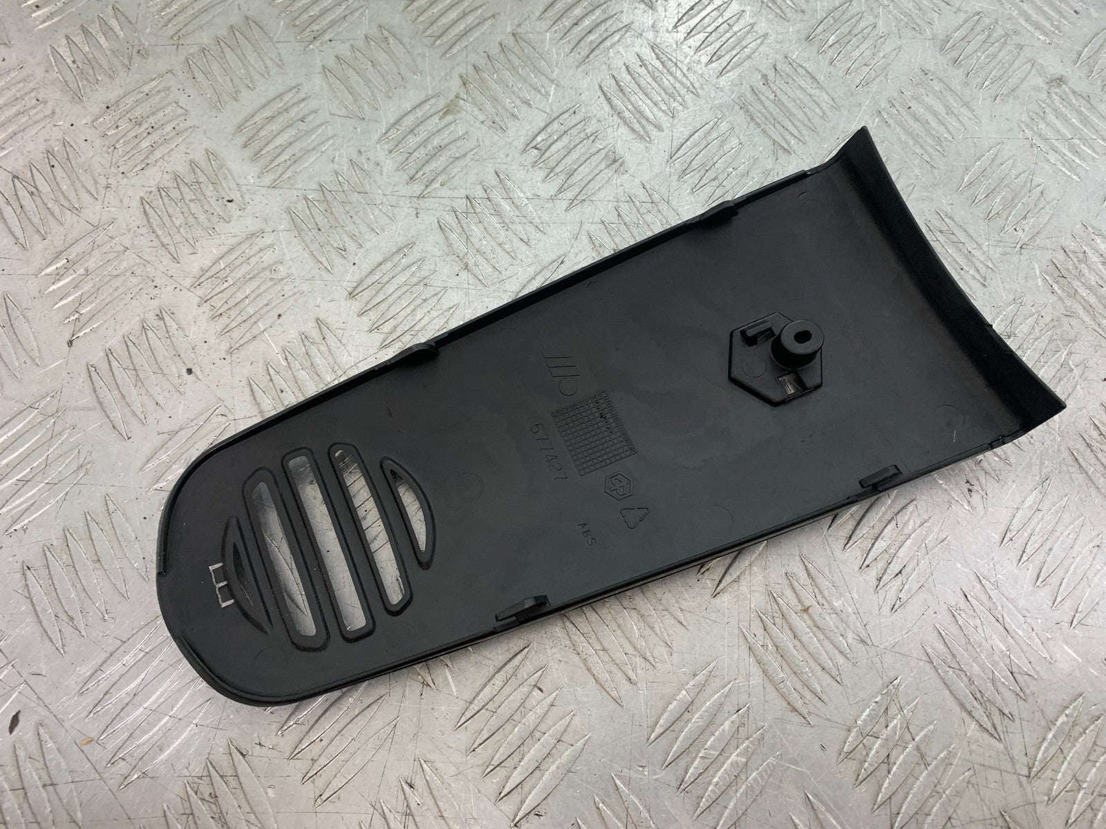 PIAGGIO VESPA GT125 L FRONT INFILL PANEL YEAR 2003  (CMB1300)