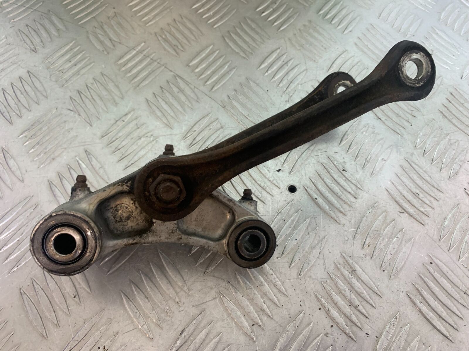 KAWASAKI Z750 ZR750 ZR-7S REAR SHOCK LINKAGE   YEAR 1999-05 (CMB1135)
