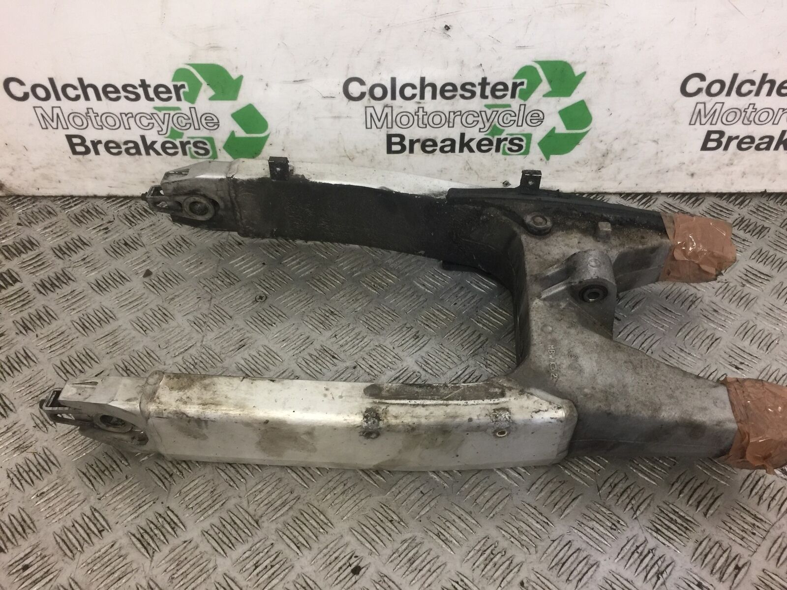 HONDA CBR600 CBR 600 F4I SWINGARM  YEAR 2001 (STOCK 537)