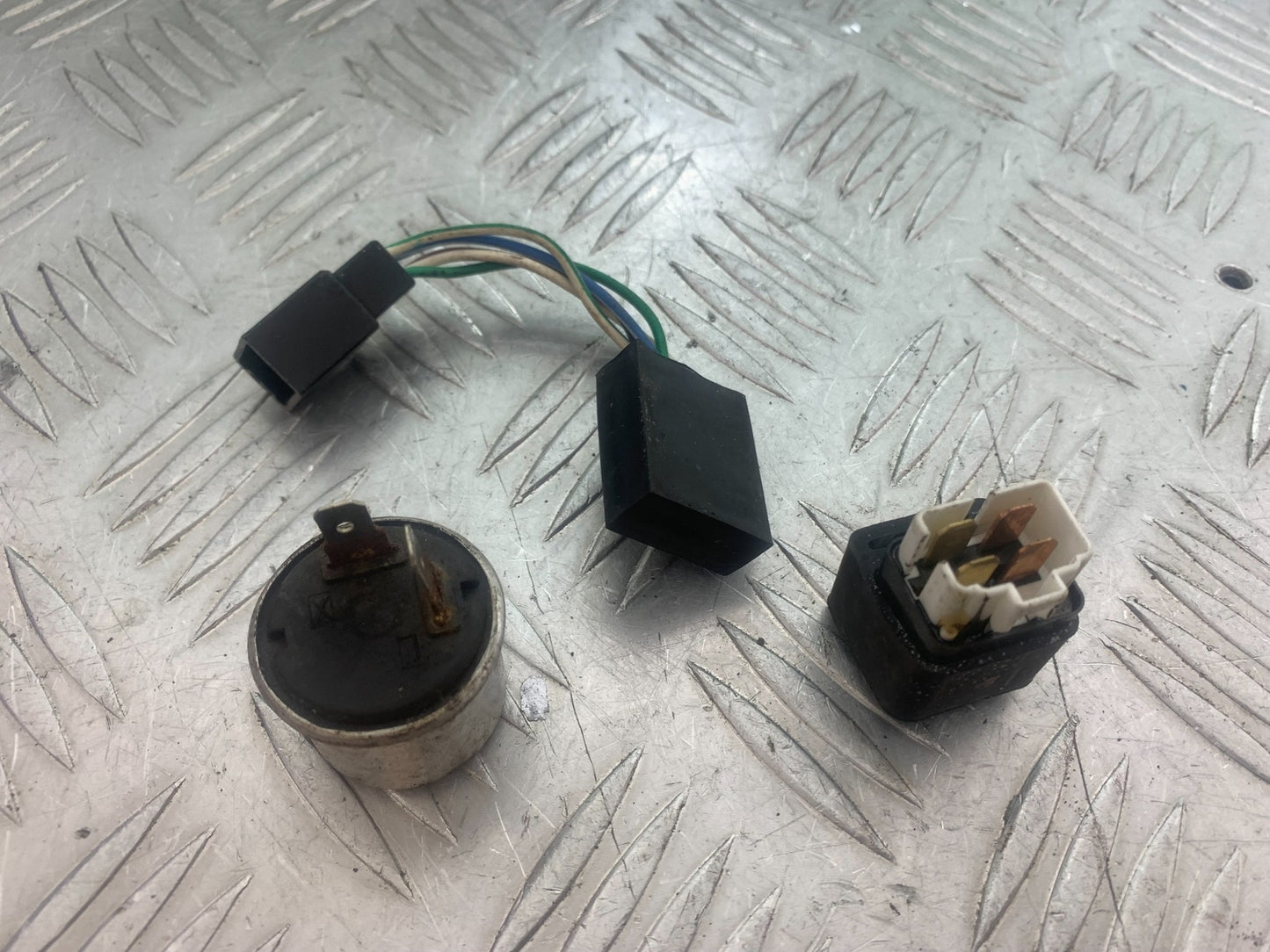 YAMAHA XV535 XV 535 VIRAGO RELAYS  YEAR 1994-02 (CMB1139)