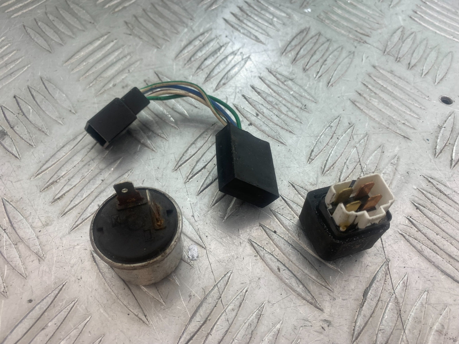 YAMAHA XV535 XV 535 VIRAGO RELAYS  YEAR 1994-02 (CMB1139)