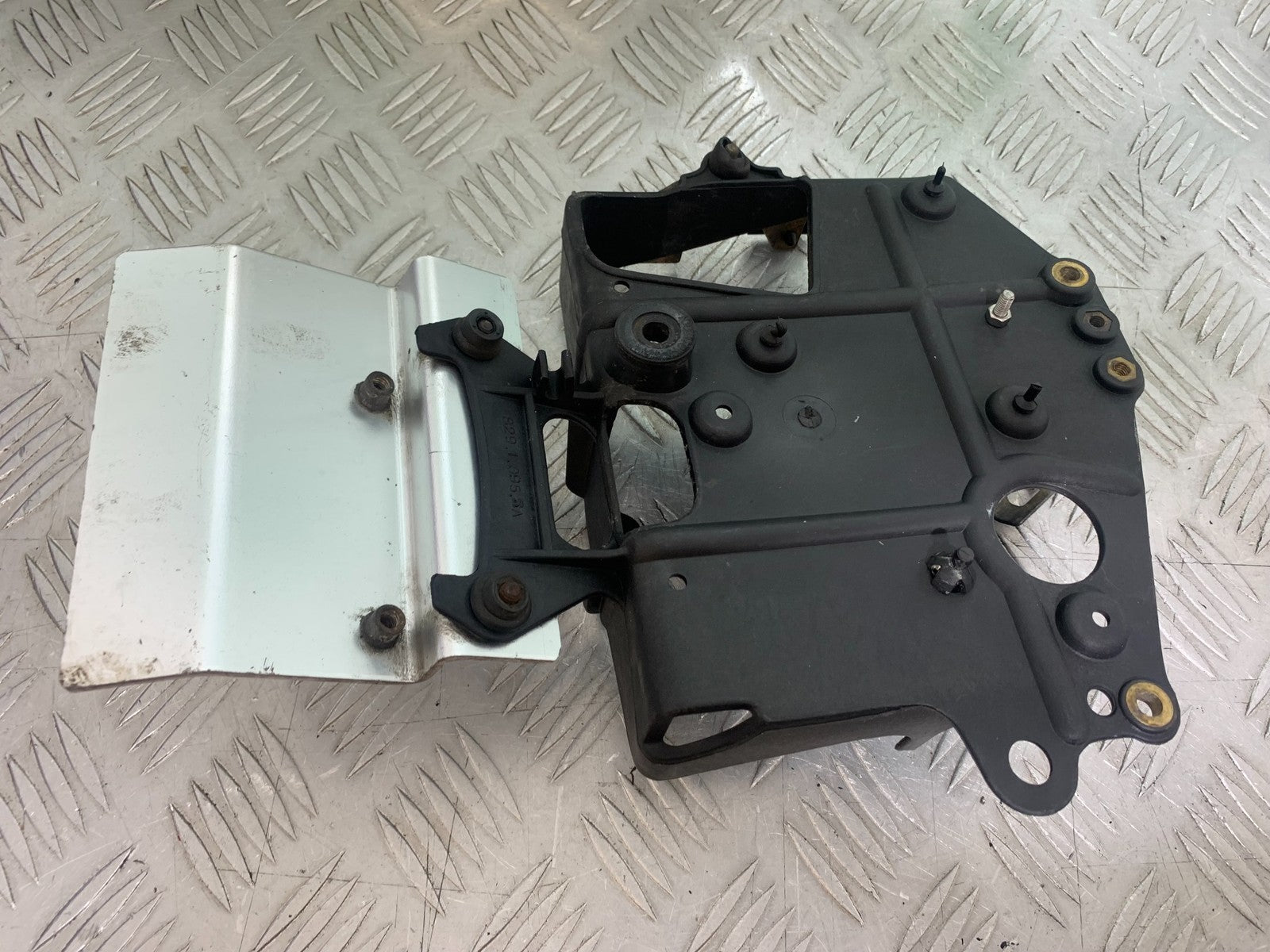 DUCATI 996 SPS 748 916 998 BATTERY TRAY  1999-2000 (CMB1209)