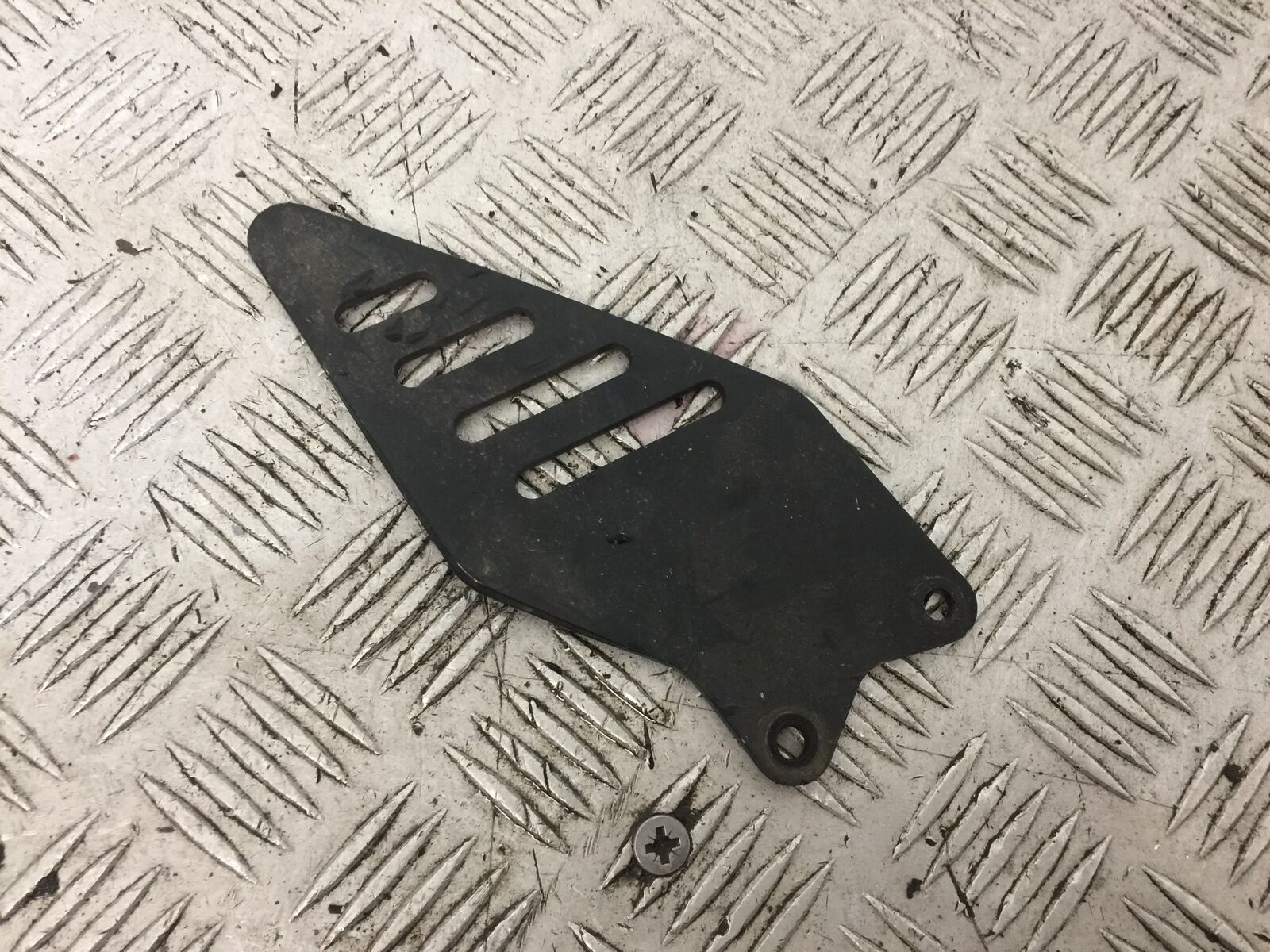 KAWASAKI ZX6R LEFT HEEL PLATE  YEAR 2009-2012  (STOCK 897)