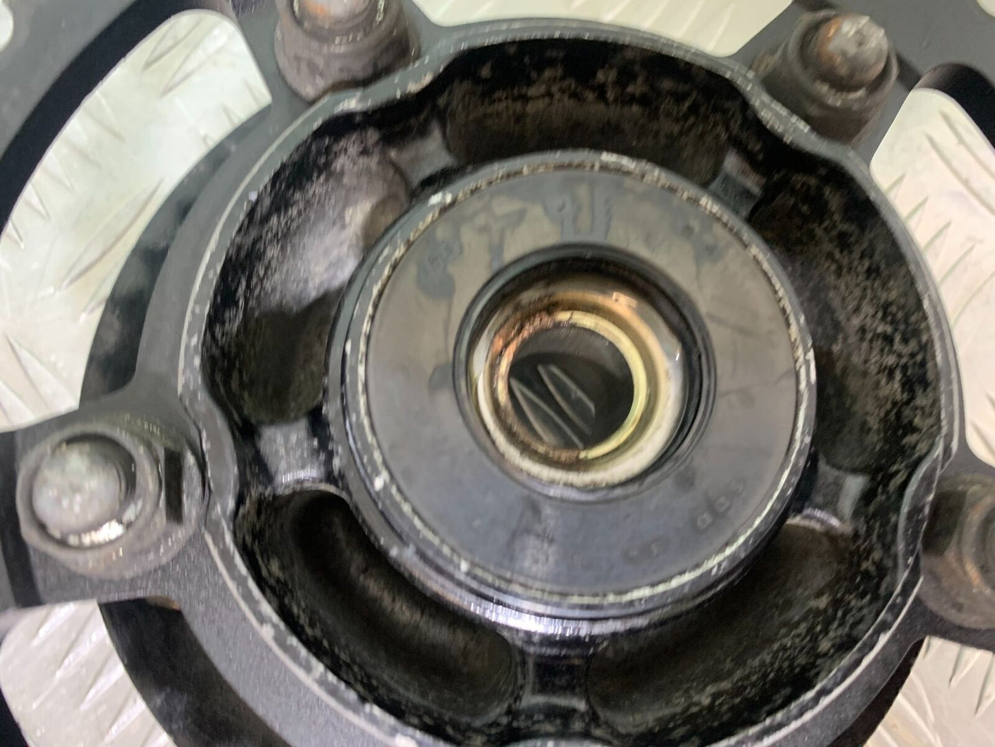 HONDA CBR1100 BLACKBIRD SPROCKET CARRIER  YEAR 1996-1998 (CMB1017)
