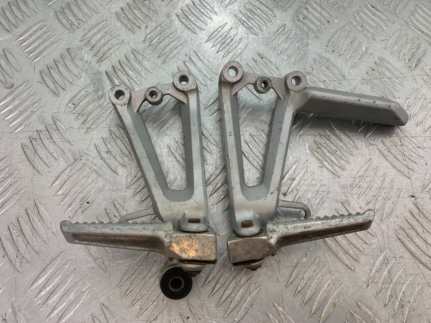 HONDA CBR600 CBR 600 FX FY REAR HANGERS AND PEGS    YEAR 1999-2000 (CMB1287)