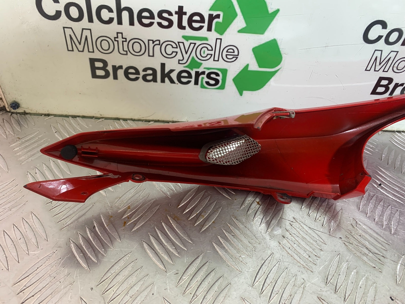 MV AGUSTA 800 F3 RIGHT SEAT PANEL   YEAR 2013-2016 (CMB1152)