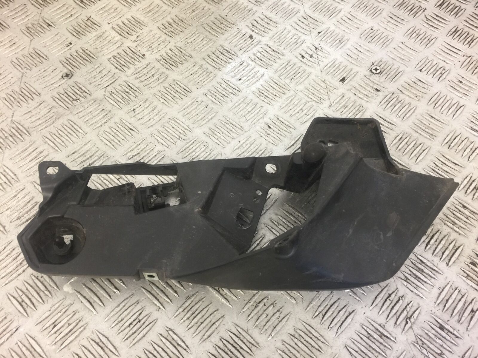 YAMAHA MT 125 MT125 RIGHT INNER TANK COWL 2014-2019 ABS (STOCK 544)