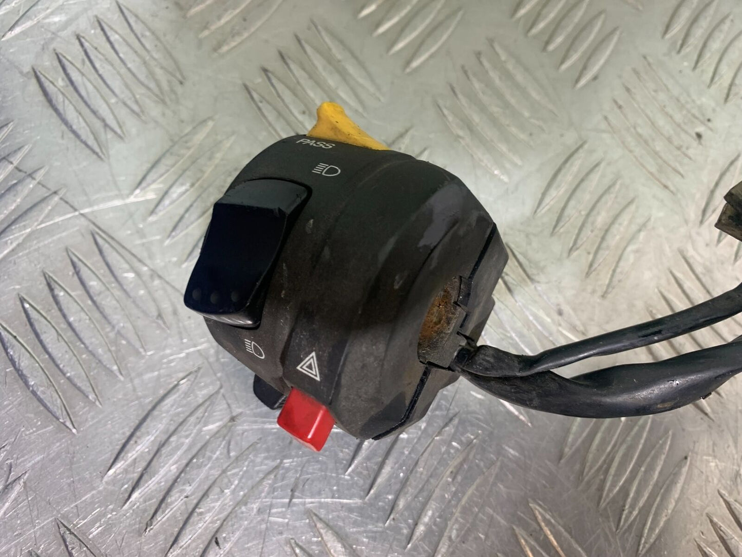 SUZUKI GSF1250 GSF 1250 BANDIT LEFT SWITCH GEAR YEAR 2007-2011 (CMB1125)