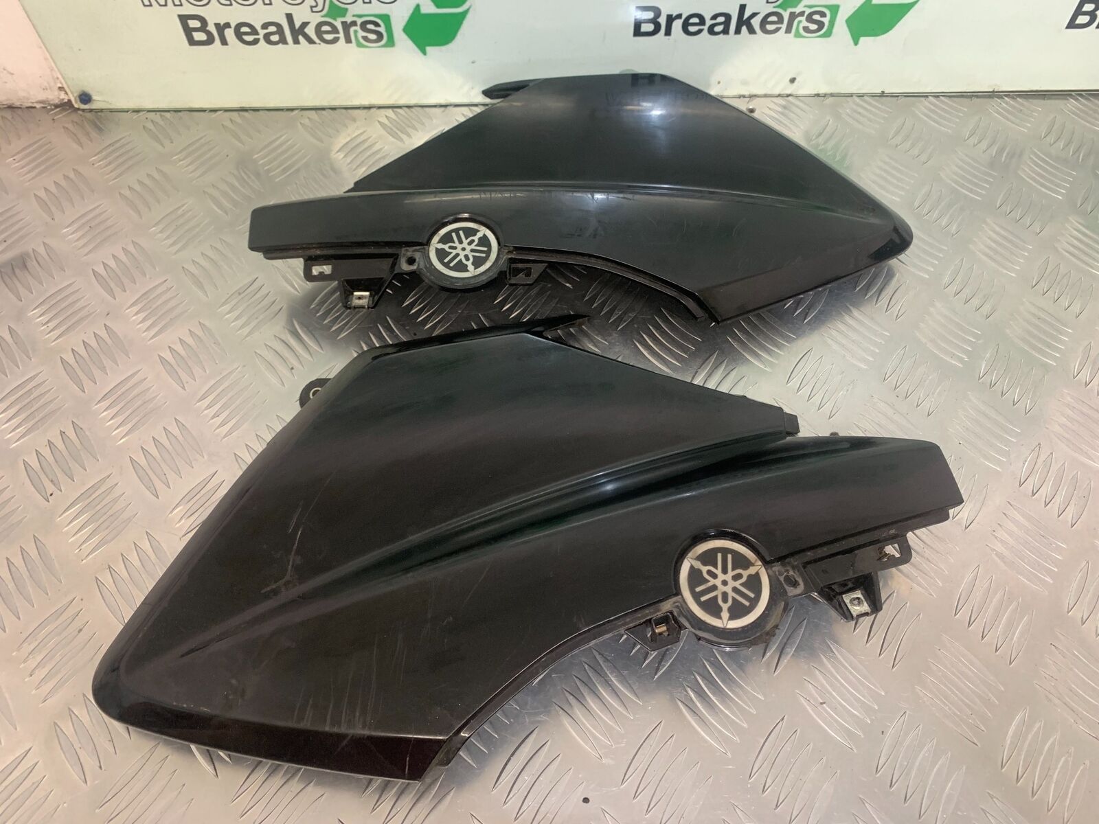 YAMAHA YP125 R X MAX LEFT & RIGHT SIDE FAIRINGS  YEAR 2014 (STOCK 949)