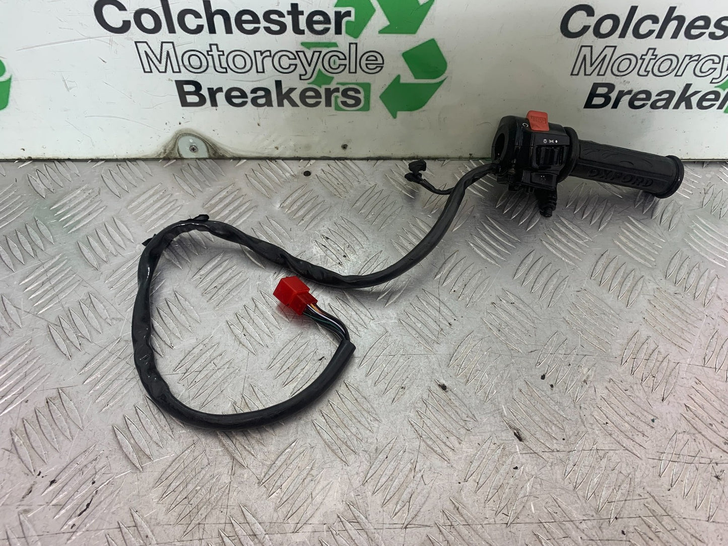 HONDA CBR1100 BLACKBIRD RIGHT SWITCH GEAR  YEAR 1999-2005 (CMB1232)