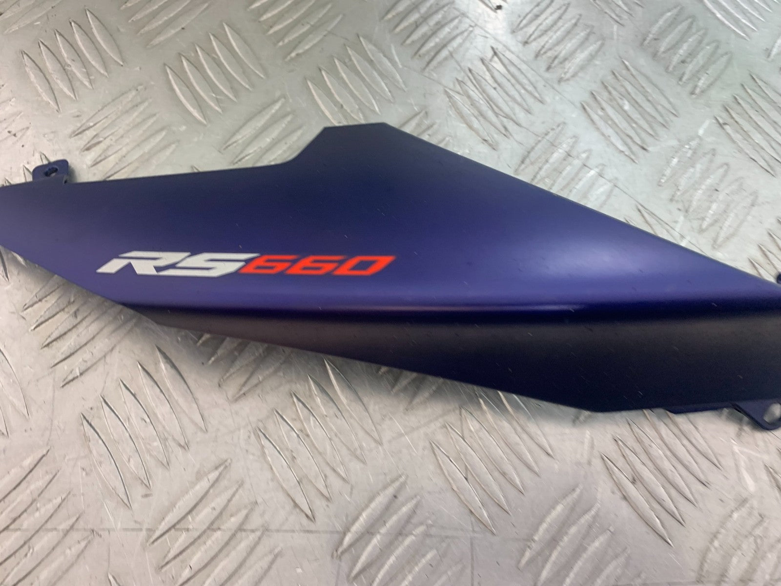 APRILIA RS660 RS 660 RIGHT SEAT PANEL YEAR 2020-2024 (CMB1202)