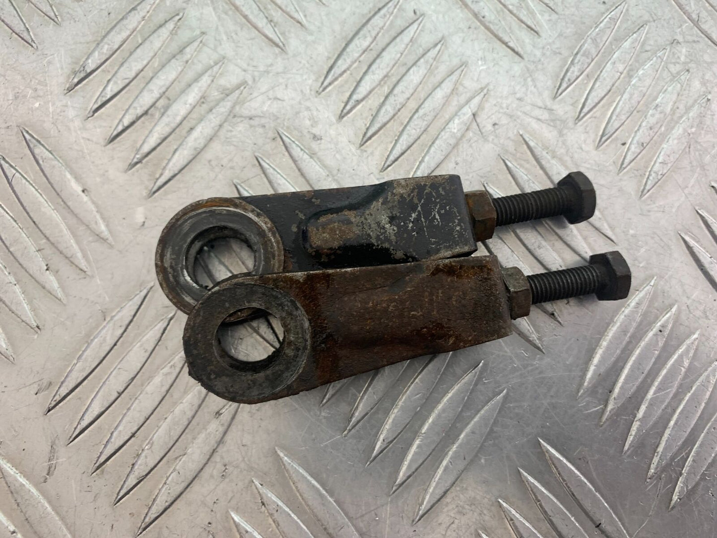 HERALD CLASSIC 125 CHAIN ADJUSTERS  YEAR 2014 (CMB1058)