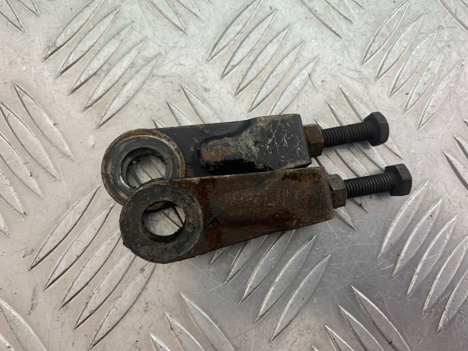 HERALD CLASSIC 125 CHAIN ADJUSTERS  YEAR 2014 (CMB1058)