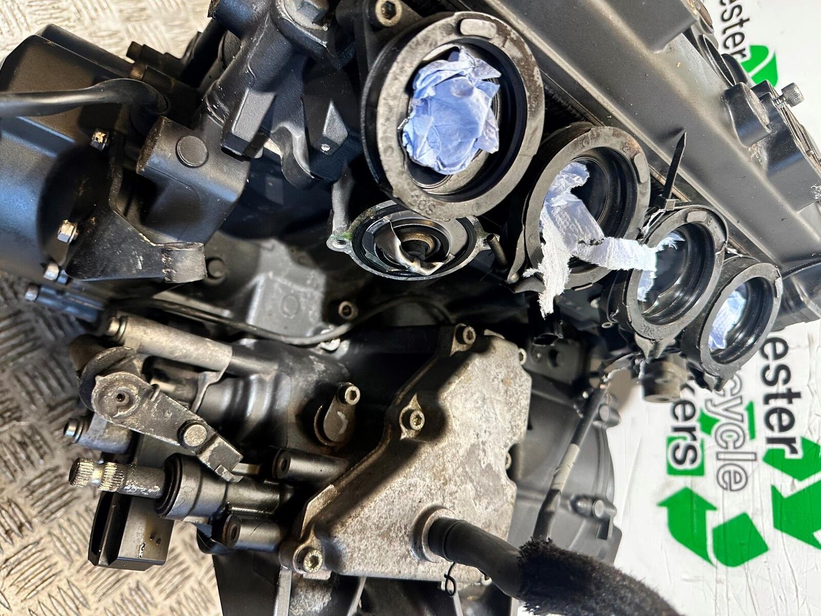 YAMAHA XJ6 XJ6-S ENGINE YEAR 2009-2015  (CMB1070)