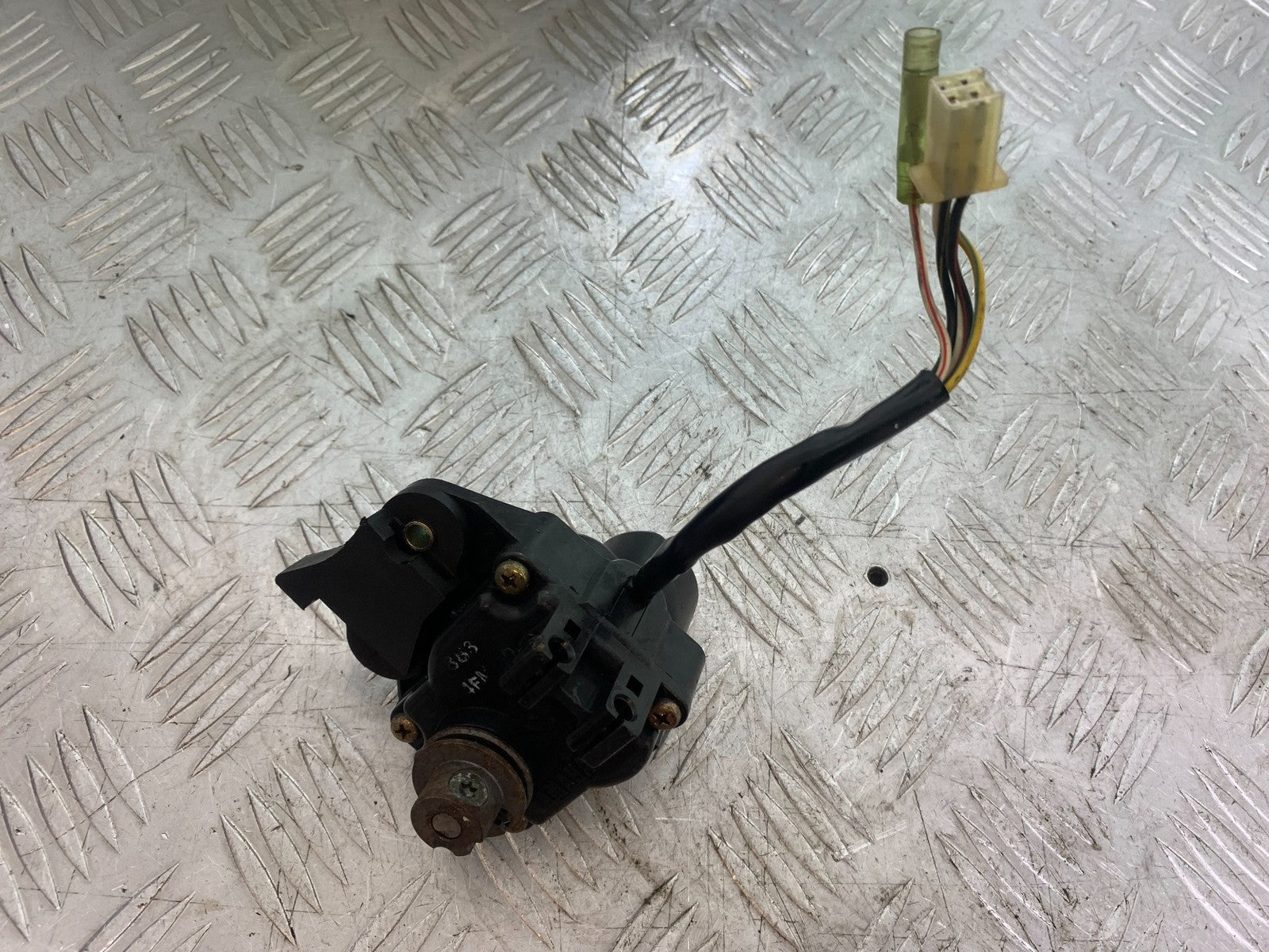 YAMAHA YZF R1 EXHAUST SERVO MOTOR  YEAR 1998-99 (CMB1291)