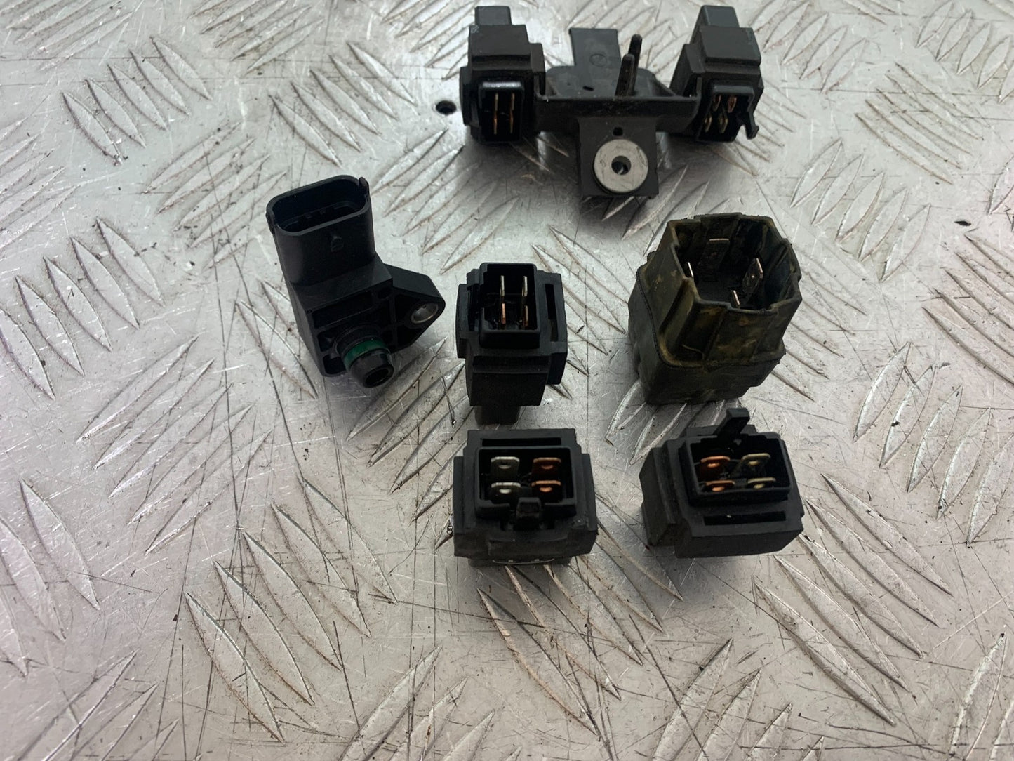 APRILIA RSV4 FACTORY RELAYS  YEAR 2009-2012 (CMB1224)
