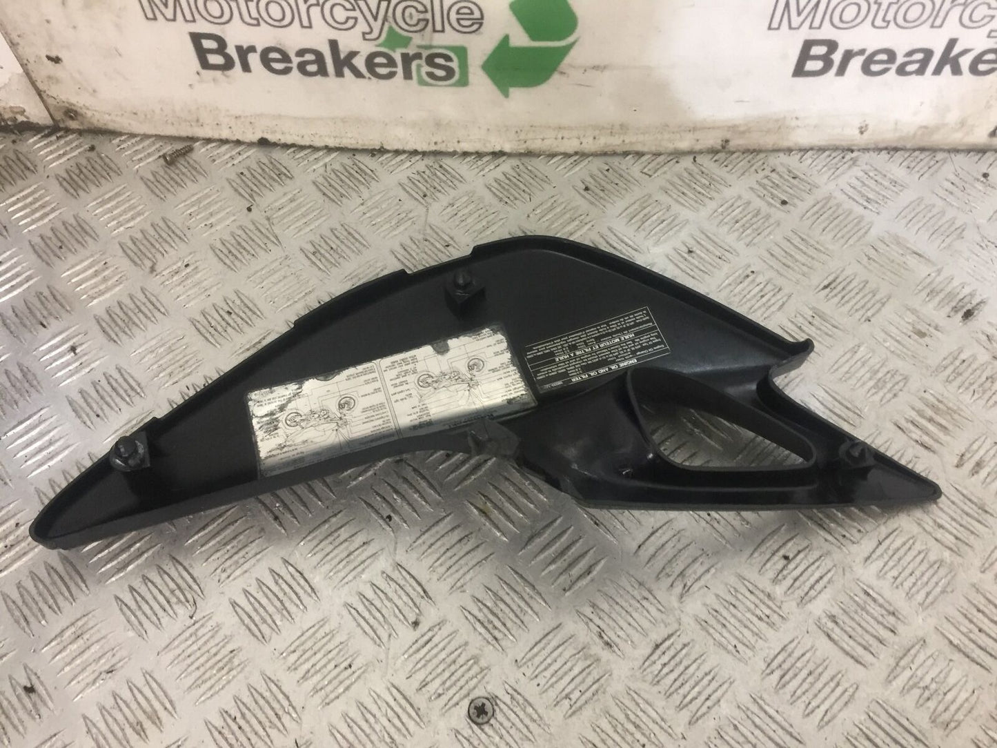 KAWASAKI ER5 RIGHT SEAT PANEL  YEAR 1999 (STOCK 825)