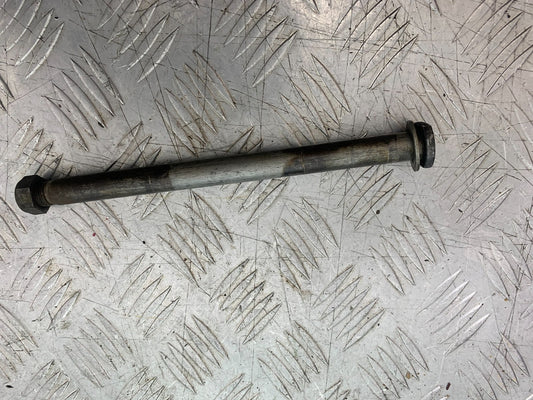 KAWASAKI KXF450 KXF 450 SWINGARM SPINDLE YEAR 2013 CMB1217)