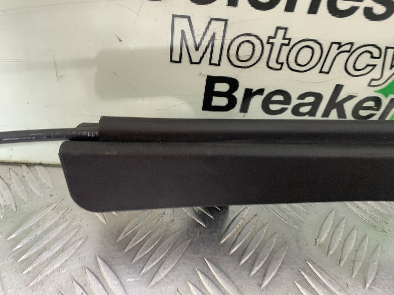 TRIUMPH 955i SPRINT ST CHAIN GUARD  YEAR 1999-04 (CMB1230)