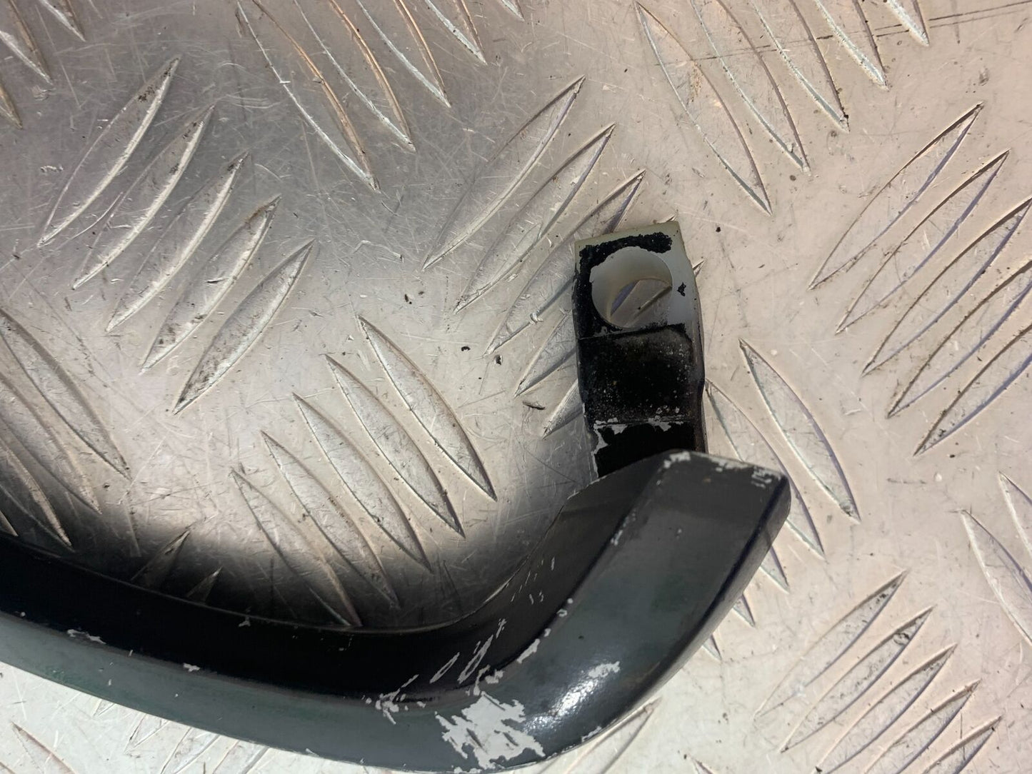 KAWASAKI ZX6R ZX6 J RIGHT GRAB RAIL  YEAR 2000 (CMB1129)